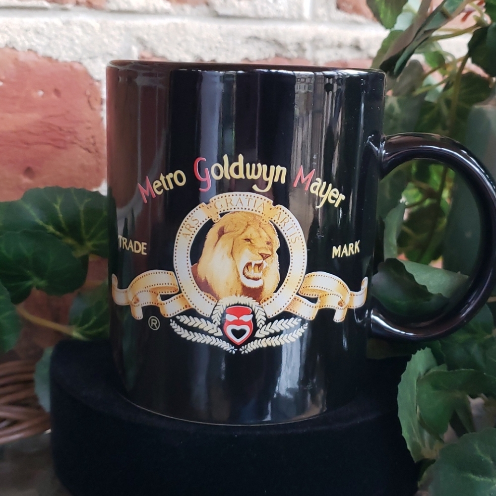 🐶 MGM Lion Metro Goldwyn Mayer Souviener Mug